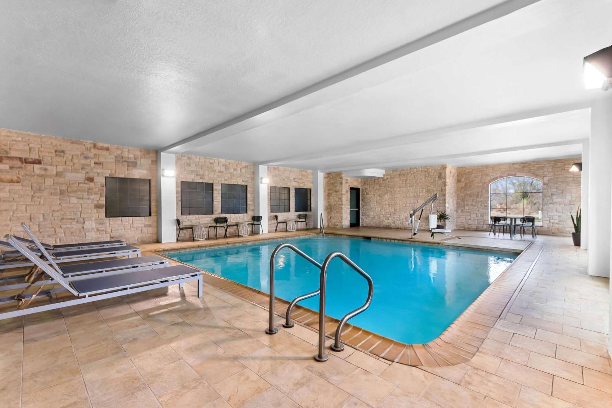 Spark By Hilton San Antonio Near Seaworld Екстериор снимка